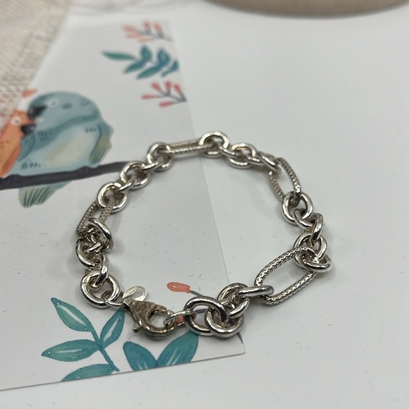 Sterling Silver Figaro Textured Ribbed Cable Chain Link Bracelet - Picture 2 of 11